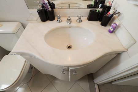 Apartamento à venda com 178m², 4 quartos e 4 vagasBanheiro da Suíte 1