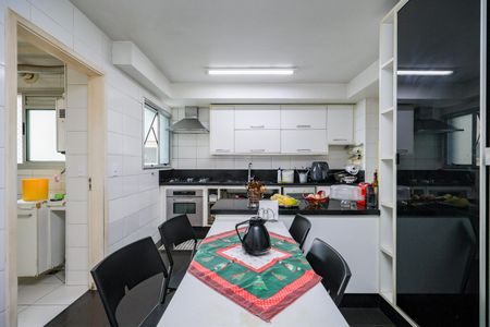 Apartamento à venda com 172m², 3 quartos e 3 vagasCozinha