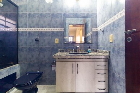 Casa à venda com 500m², 4 quartos e 8 vagas Casa à venda com 500m², 4 quartos e 8 vagasBanheiro da Suíte 3