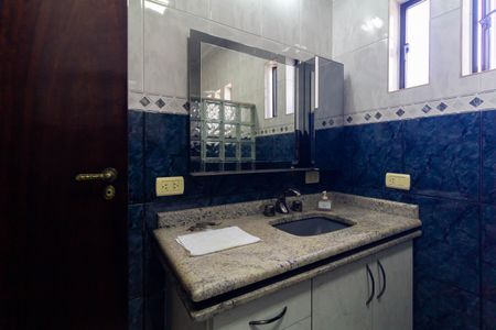 Casa à venda com 500m², 4 quartos e 8 vagas Casa à venda com 500m², 4 quartos e 8 vagasBanheiro da Suíte 1