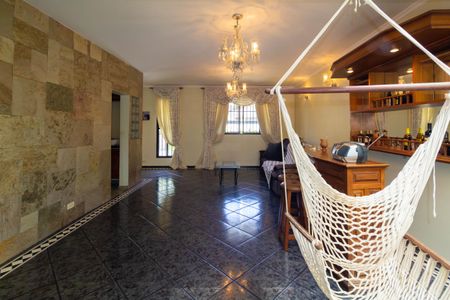 Casa à venda com 500m², 4 quartos e 8 vagas Casa à venda com 500m², 4 quartos e 8 vagasSala