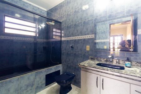 Casa à venda com 500m², 4 quartos e 8 vagas Casa à venda com 500m², 4 quartos e 8 vagasBanheiro da Suíte 3