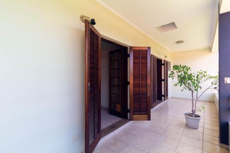 Casa à venda com 500m², 4 quartos e 8 vagas Casa à venda com 500m², 4 quartos e 8 vagasVaranda da Suíte 3 e 4