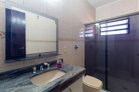 Casa à venda com 500m², 4 quartos e 8 vagas Casa à venda com 500m², 4 quartos e 8 vagasBanheiro da Suíte 4