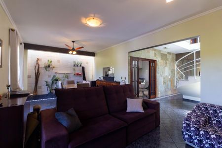 Casa à venda com 500m², 4 quartos e 8 vagas Casa à venda com 500m², 4 quartos e 8 vagasSala de Jantar