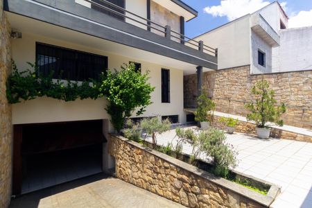 Casa à venda com 500m², 4 quartos e 8 vagas Casa à venda com 500m², 4 quartos e 8 vagasEntrada