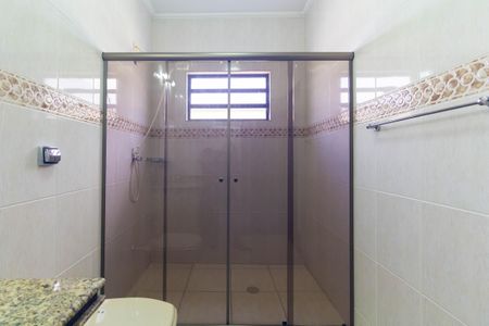 Casa à venda com 500m², 4 quartos e 8 vagas Casa à venda com 500m², 4 quartos e 8 vagasBanheiro da Suíte 2