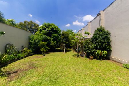 Casa à venda com 500m², 4 quartos e 8 vagas Casa à venda com 500m², 4 quartos e 8 vagasJardim