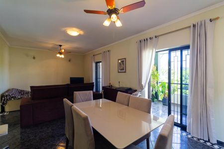 Casa à venda com 500m², 4 quartos e 8 vagas Casa à venda com 500m², 4 quartos e 8 vagasSala de Jantar