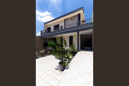 Casa à venda com 500m², 4 quartos e 8 vagas Casa à venda com 500m², 4 quartos e 8 vagasEntrada