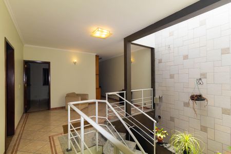 Casa à venda com 500m², 4 quartos e 8 vagas Casa à venda com 500m², 4 quartos e 8 vagasHall