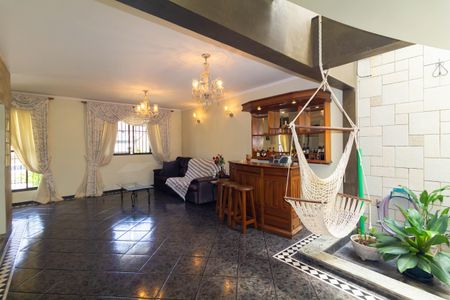 Casa à venda com 500m², 4 quartos e 8 vagas Casa à venda com 500m², 4 quartos e 8 vagasSala