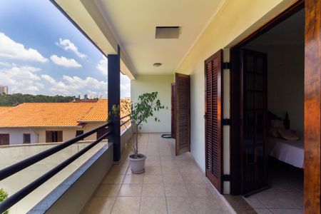 Casa à venda com 500m², 4 quartos e 8 vagas Casa à venda com 500m², 4 quartos e 8 vagasVaranda da Suíte 3 e 4