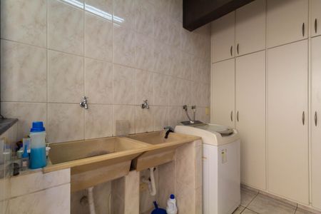 Casa à venda com 500m², 4 quartos e 8 vagas Casa à venda com 500m², 4 quartos e 8 vagasÁrea de Serviço