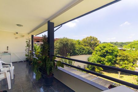 Casa à venda com 500m², 4 quartos e 8 vagas Casa à venda com 500m², 4 quartos e 8 vagasVaranda da Sala