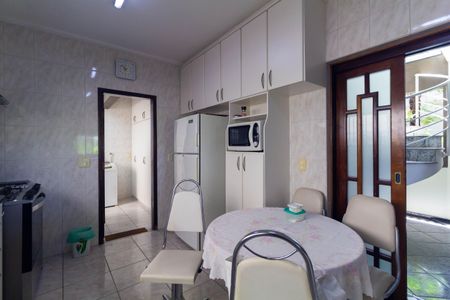 Casa à venda com 500m², 4 quartos e 8 vagas Casa à venda com 500m², 4 quartos e 8 vagasCozinha