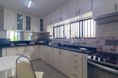 Casa à venda com 500m², 4 quartos e 8 vagas Casa à venda com 500m², 4 quartos e 8 vagasCozinha