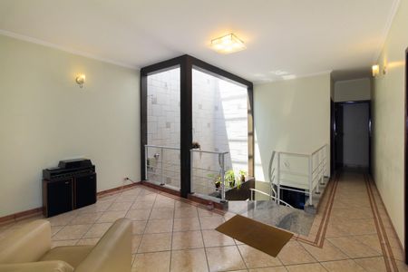 Casa à venda com 500m², 4 quartos e 8 vagas Casa à venda com 500m², 4 quartos e 8 vagasHall