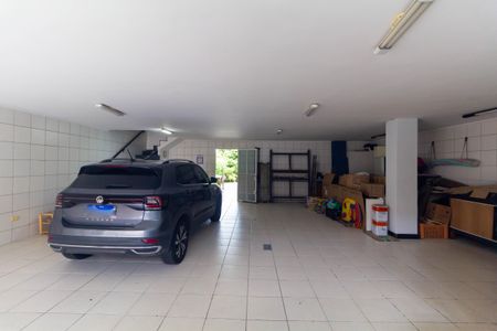 Casa à venda com 500m², 4 quartos e 8 vagas Casa à venda com 500m², 4 quartos e 8 vagasGaragem
