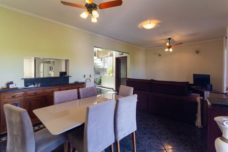 Casa à venda com 500m², 4 quartos e 8 vagas Casa à venda com 500m², 4 quartos e 8 vagasSala de Jantar