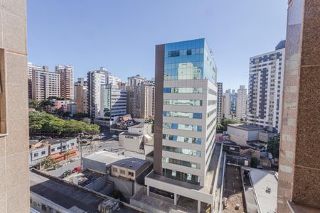 Vista da Suíte de apartamento para alugar com 3 quartos, 137m² em Lourdes, Belo Horizonte