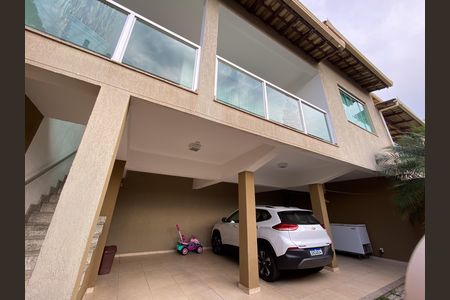 Casa à venda com 320m², 4 quartos e 3 vagas