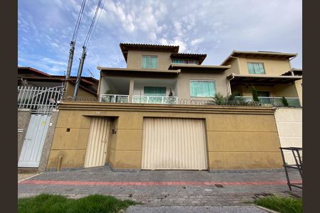 Casa à venda com 320m², 4 quartos e 3 vagas