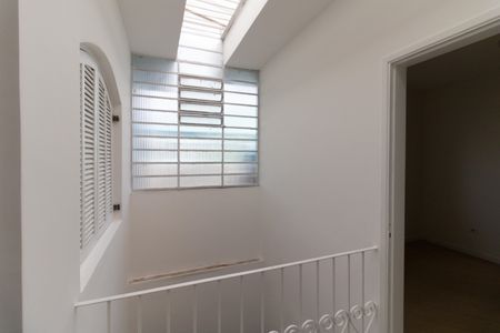 Casa à venda com 197m², 4 quartos e 3 vagas Casa à venda com 197m², 4 quartos e 3 vagasQuarto 4 - Acesso para a Suíte 2