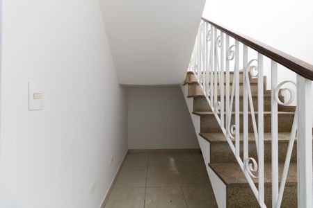 Casa à venda com 197m², 4 quartos e 3 vagas Casa à venda com 197m², 4 quartos e 3 vagasEscada