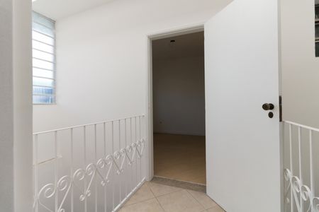 Casa à venda com 197m², 4 quartos e 3 vagas Casa à venda com 197m², 4 quartos e 3 vagasQuarto 4 - Acesso para a Suíte 2