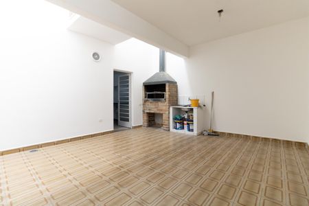 Casa à venda com 197m², 4 quartos e 3 vagas Casa à venda com 197m², 4 quartos e 3 vagasQuintal