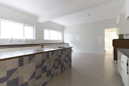 Casa à venda com 197m², 4 quartos e 3 vagas Casa à venda com 197m², 4 quartos e 3 vagasCozinha