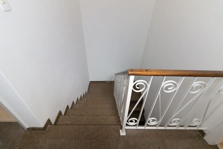 Casa à venda com 197m², 4 quartos e 3 vagas Casa à venda com 197m², 4 quartos e 3 vagasEscada