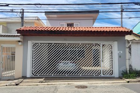 Casa à venda com 197m², 4 quartos e 3 vagas Casa à venda com 197m², 4 quartos e 3 vagasFachada