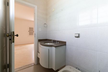 Casa à venda com 197m², 4 quartos e 3 vagas Casa à venda com 197m², 4 quartos e 3 vagasBanheiro da Suíte 1