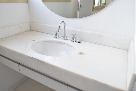 Apartamento à venda com 233m², 3 quartos e 2 vagasBanheiro da Suíte