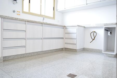 Apartamento à venda com 233m², 3 quartos e 2 vagasCozinha