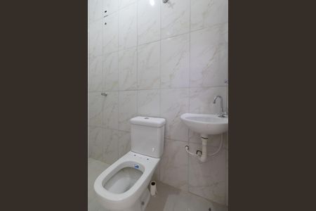 Casa para alugar com 100m², 2 quartos e 2 vagasBanheiro de Serviço