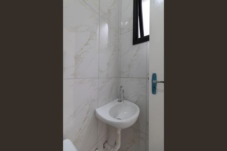 Casa para alugar com 100m², 2 quartos e 2 vagasBanheiro de Serviço