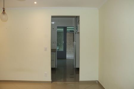 Casa de Condomínio para alugar com 2 quartos, 80m² em Jardim Isis, Cotia