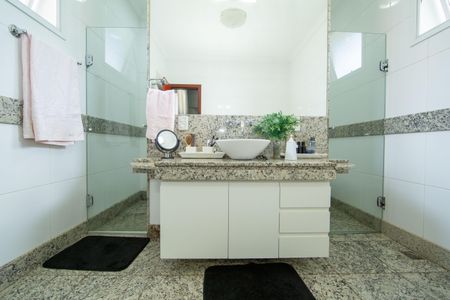 Casa à venda com 364m², 3 quartos e 4 vagasBANHEIRO3