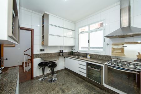 Casa à venda com 364m², 3 quartos e 4 vagasCOZINHA
