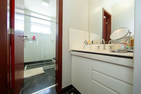 Casa à venda com 364m², 3 quartos e 4 vagasBANHEIRO4