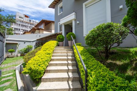 Casa à venda com 364m², 3 quartos e 4 vagasFACHADA/JARDIM
