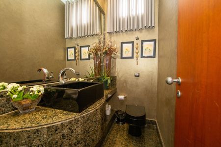 Casa à venda com 364m², 3 quartos e 4 vagasBANHEIRO1