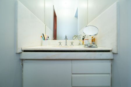 Casa à venda com 364m², 3 quartos e 4 vagasBANHEIRO4