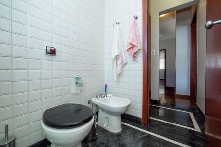 Casa à venda com 364m², 3 quartos e 4 vagasBANHEIRO4