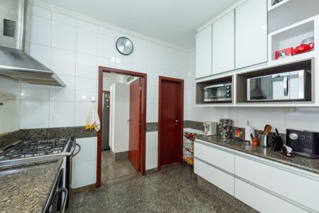 Casa à venda com 364m², 3 quartos e 4 vagasCOZINHA
