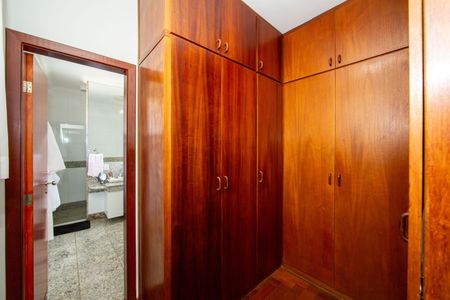 Casa à venda com 364m², 3 quartos e 4 vagasCLOSET QUARTO1