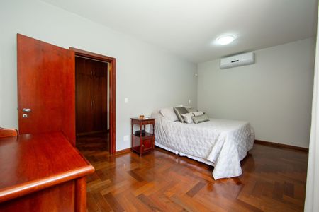 Casa à venda com 364m², 3 quartos e 4 vagasQUARTO1